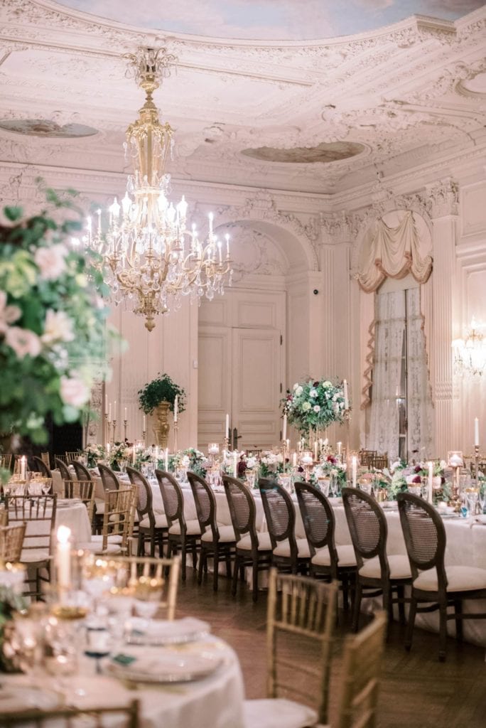 10 Dreamy Mansion Wedding Venues in New England: The wedding reception venue set up inside the Rosecliff mansion